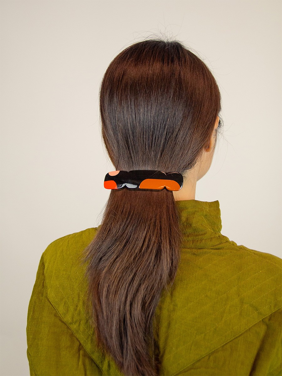 Barrette Nymphe en corne noire et  laque Roux