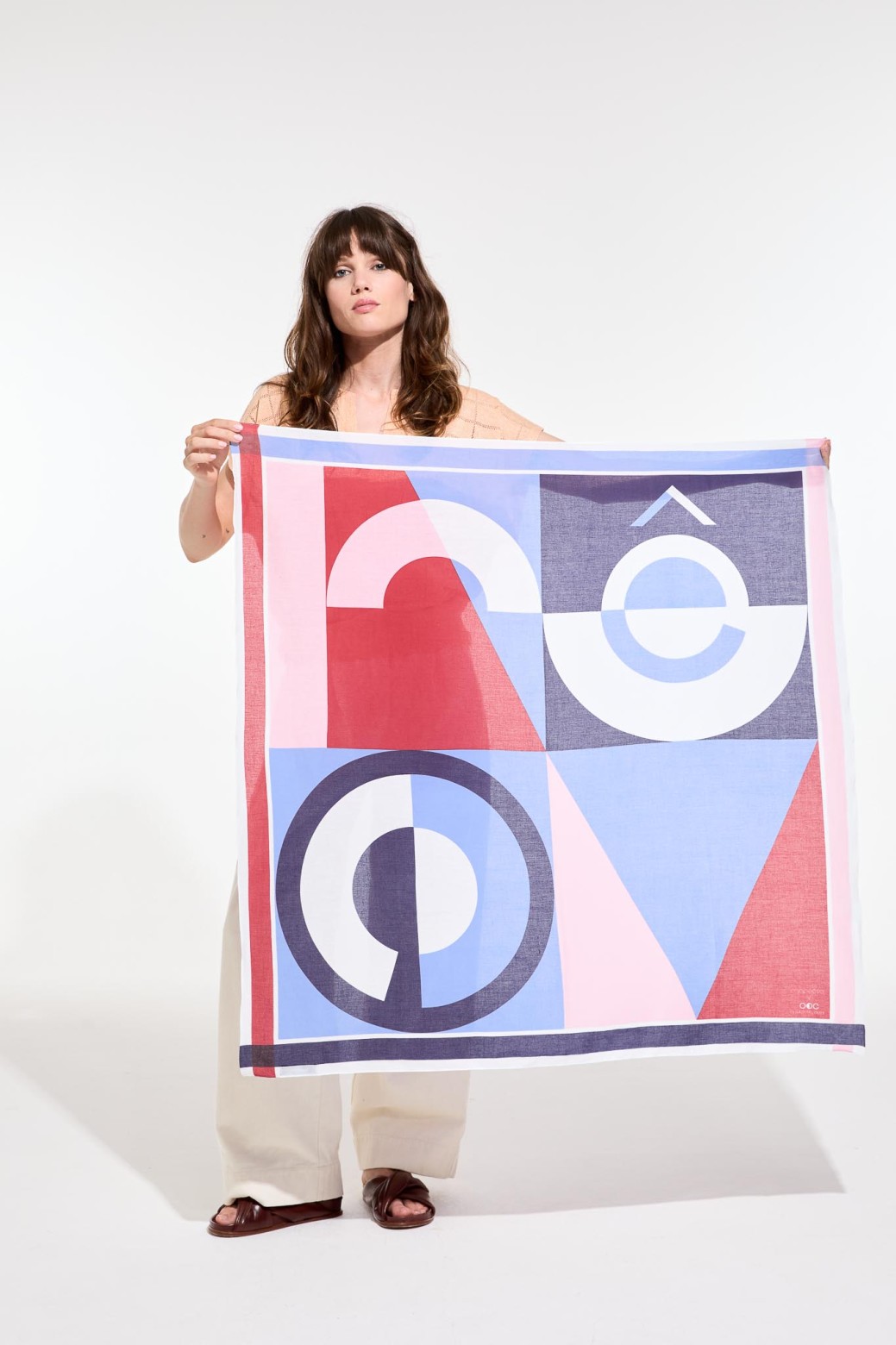 Reve Red Graphic Cotton Square / Mapoésie
