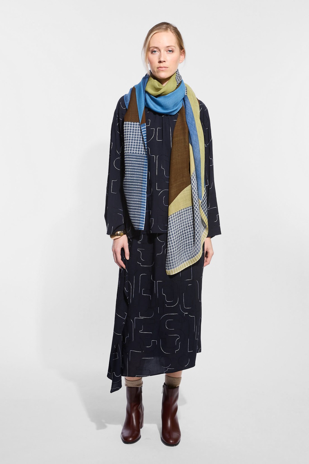 Surface Jet Scarf